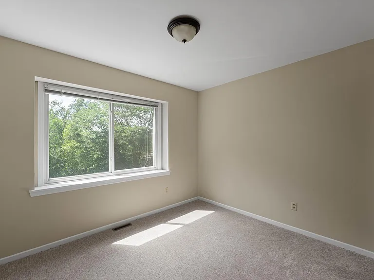 304 Pondridge Cir — Photo 23