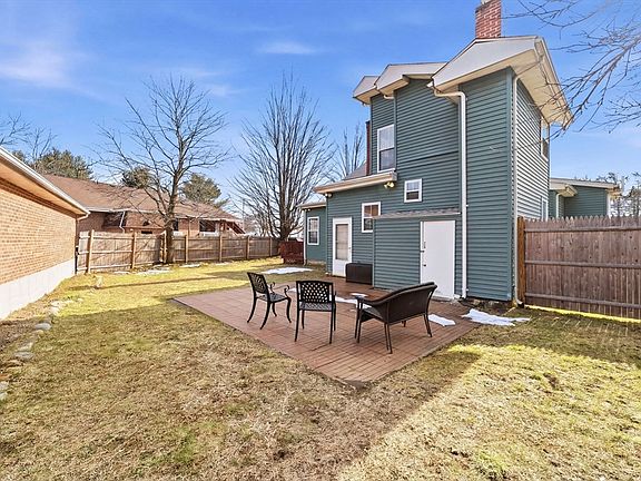 5th image of 589 Smithfield Rd