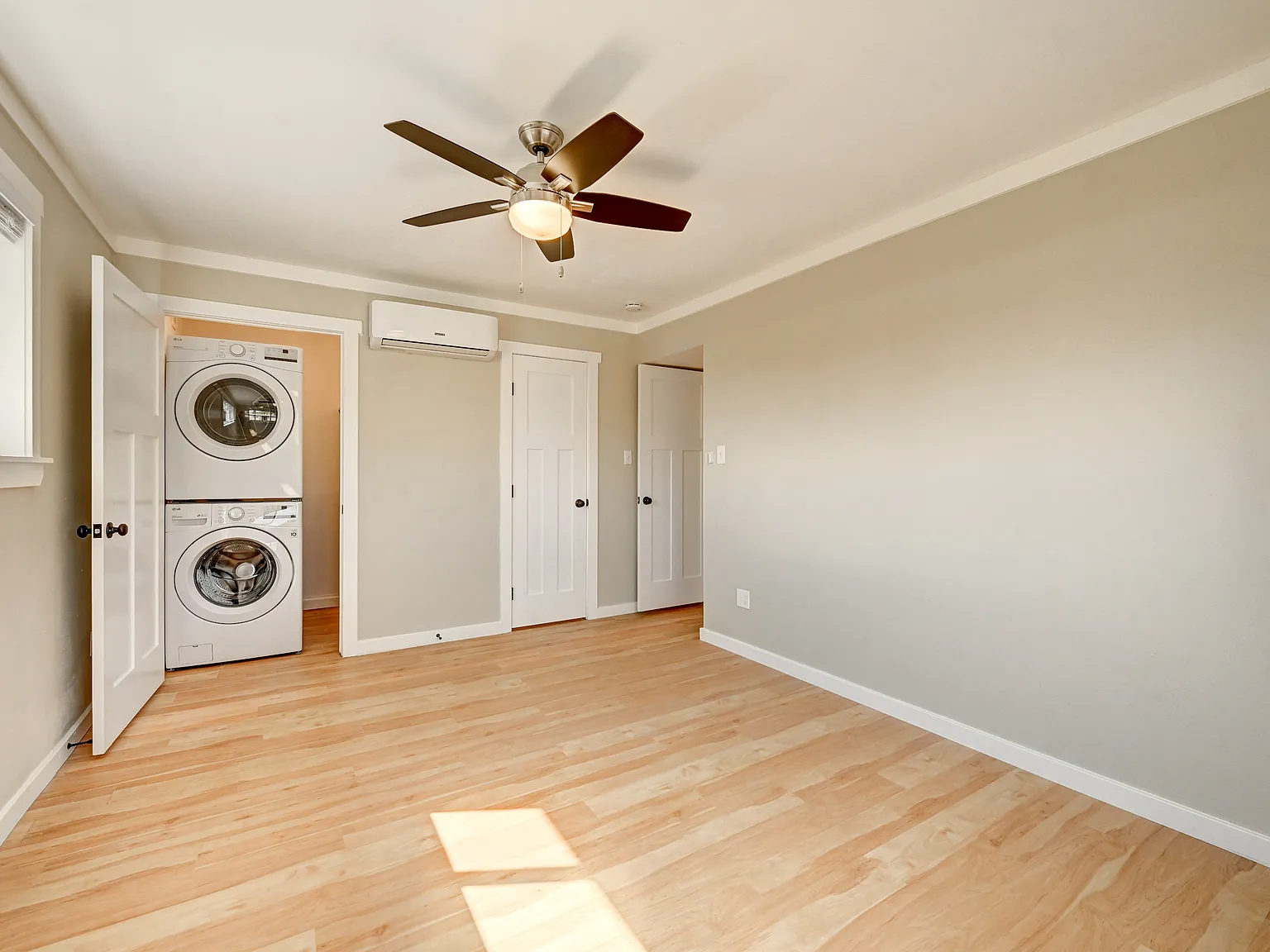 1 bed, 996 sqft, $2,025 — Photo 3