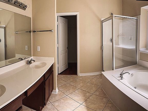 4th image of 1141 Artesa Dr