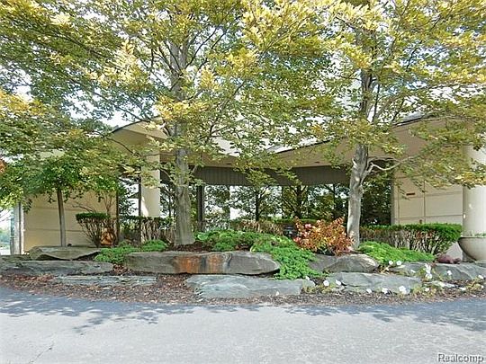 2nd image of 1379 Club Dr
