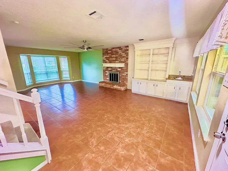 17502 Cassina Dr — Photo 4