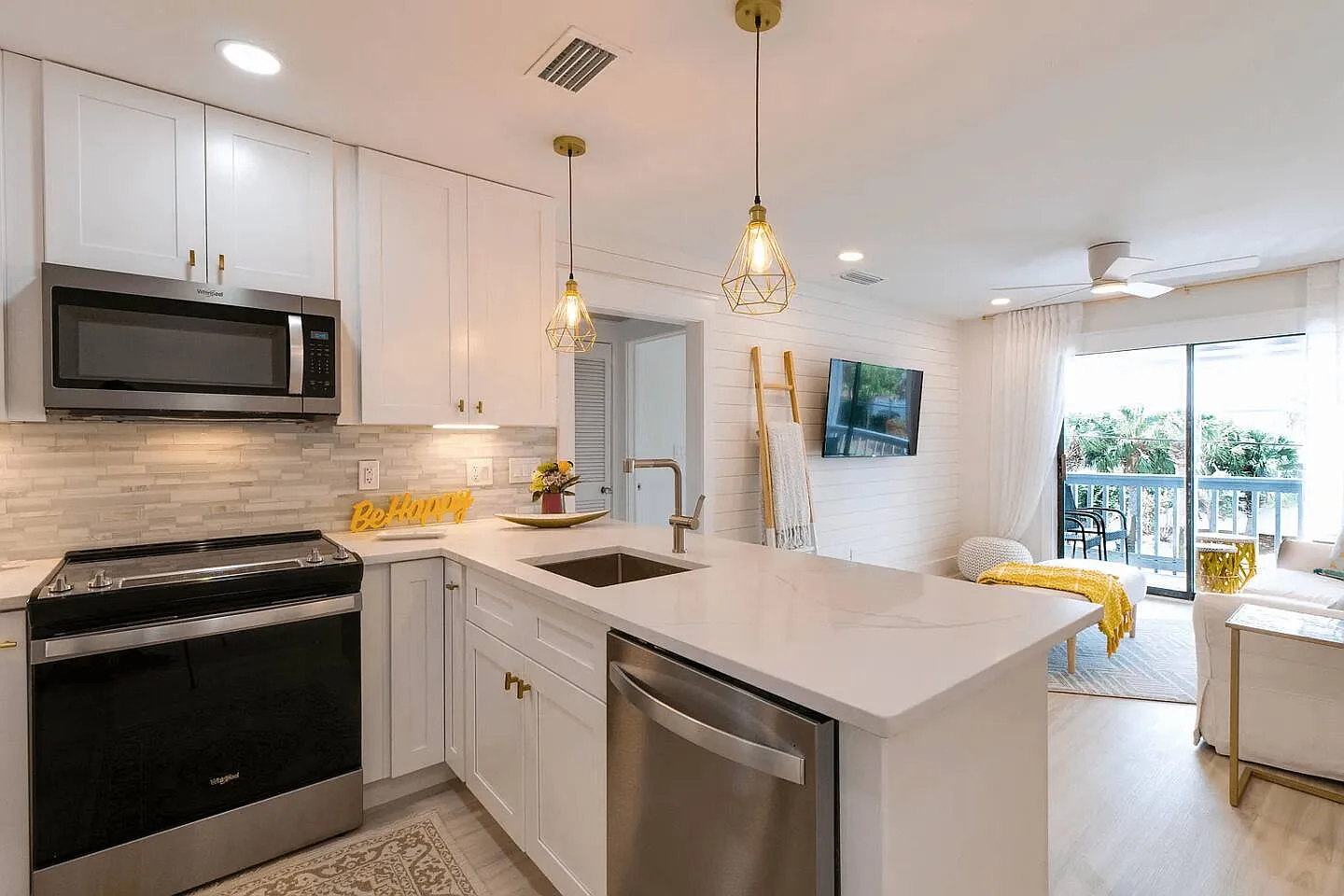 1 bed, 1.5 bath, 735 sqft, $2,600 — Photo 1