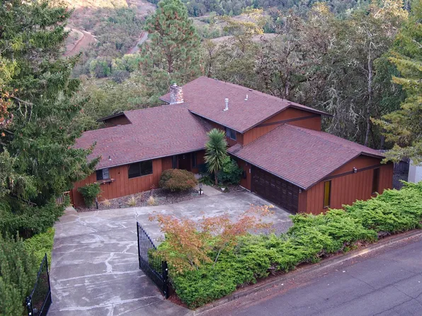 725 SE Summit Dr, Roseburg, OR 97470