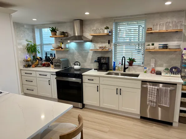 255 Webster St #1, Boston, MA 02128