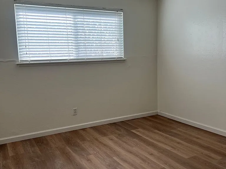 1911 Wildwood Way #1 — Photo 10