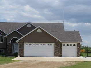 3341 Lucke Ln W, Grand Forks, ND 58201