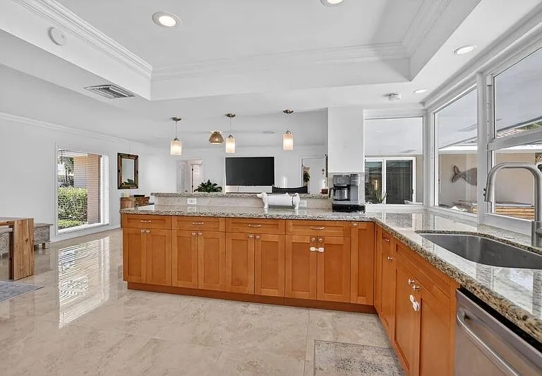 424 SW 7th Way — Photo 22