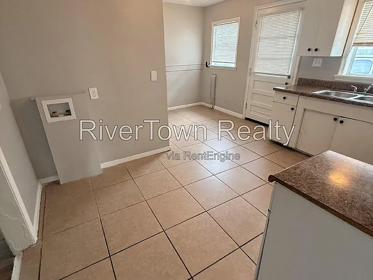 108 N Holmes St — Photo 12