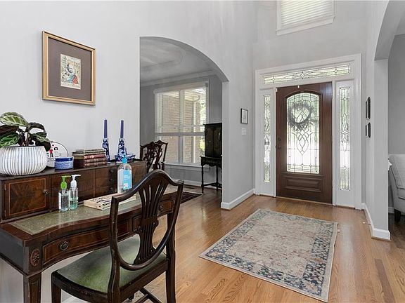 3rd image of 604 Gantwood Ln