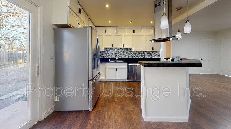 3 bed, 1.0 bath, 1200 sqft, $1,795 — Photo 2