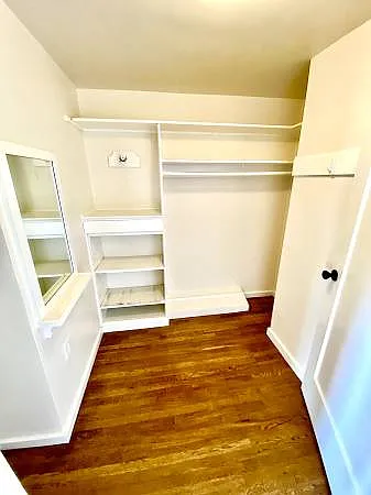 Tudor Hall Apartments — Photo 8