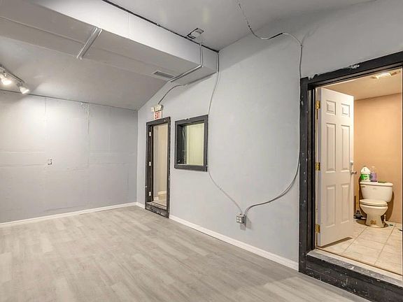 5th image of 529 Ridgewood Ave #1