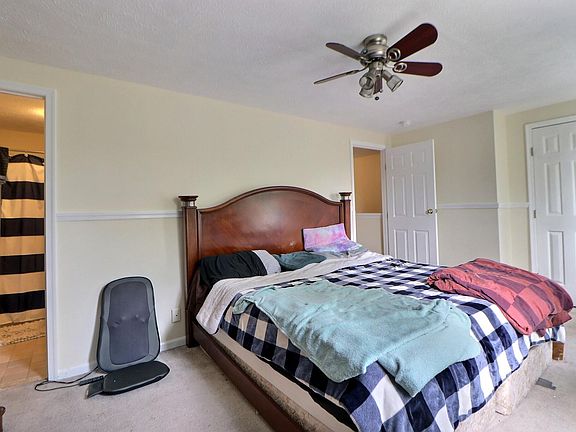 4th image of 6 Regency Dr