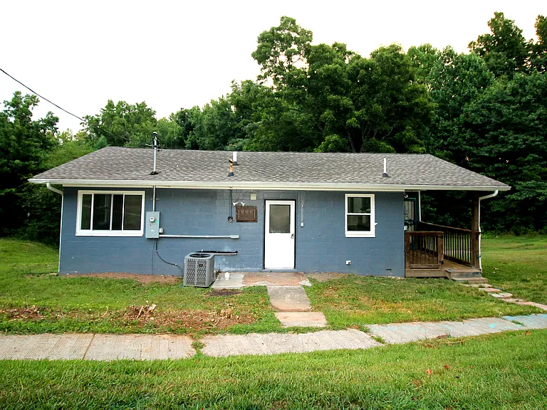 111 Bennett Ln — Photo 15