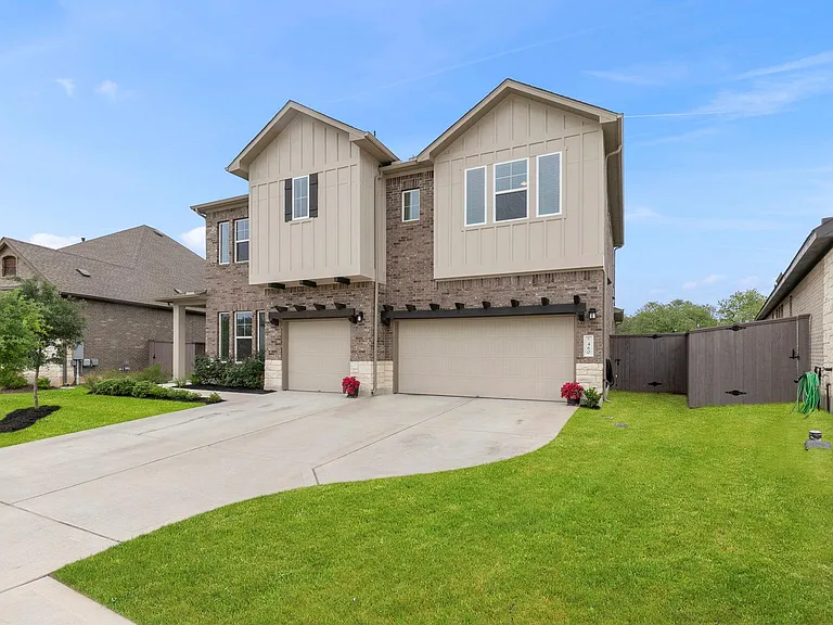 460 Constitution Way — Photo 3