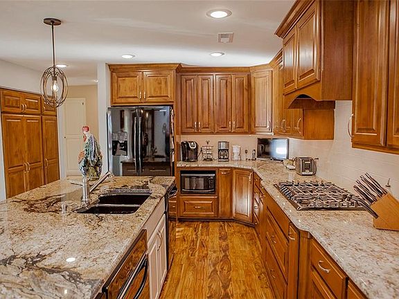 3rd image of 224 Fairlawn Dr
