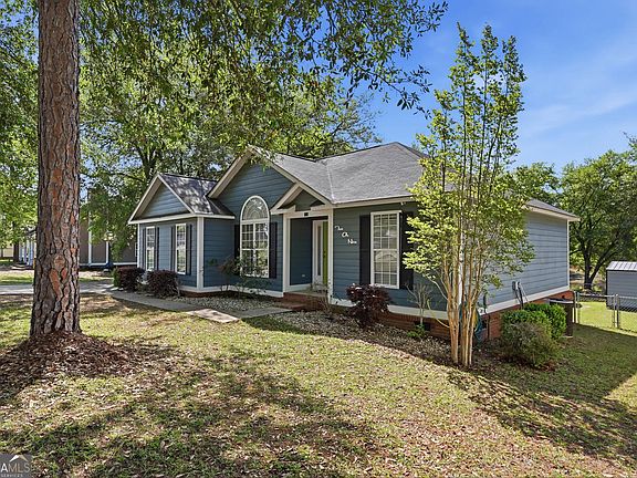 3rd image of 209 Long Pine Dr