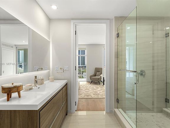 4th image of 527 Orton Ave #902
