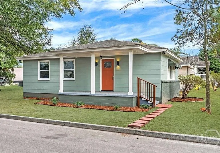 2102 Auburn St — Photo 1