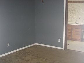 5th image of 445 Carlton St