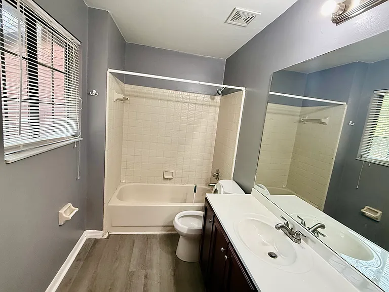 900 SW 62nd Blvd #I55 — Photo 11