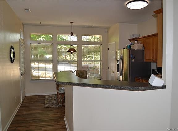 5th image of 217 Blackberry Ln