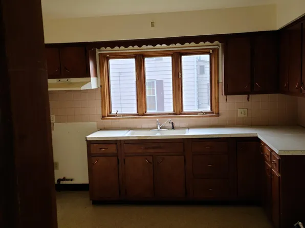 611 N Cedar St, New Castle, PA 16102