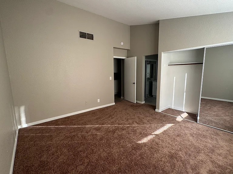 7447 Palermo Ave — Photo 11