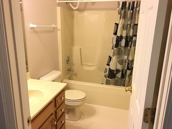 2nd bathroom from hallway