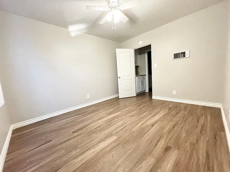 4550 Boundary St — Photo 10