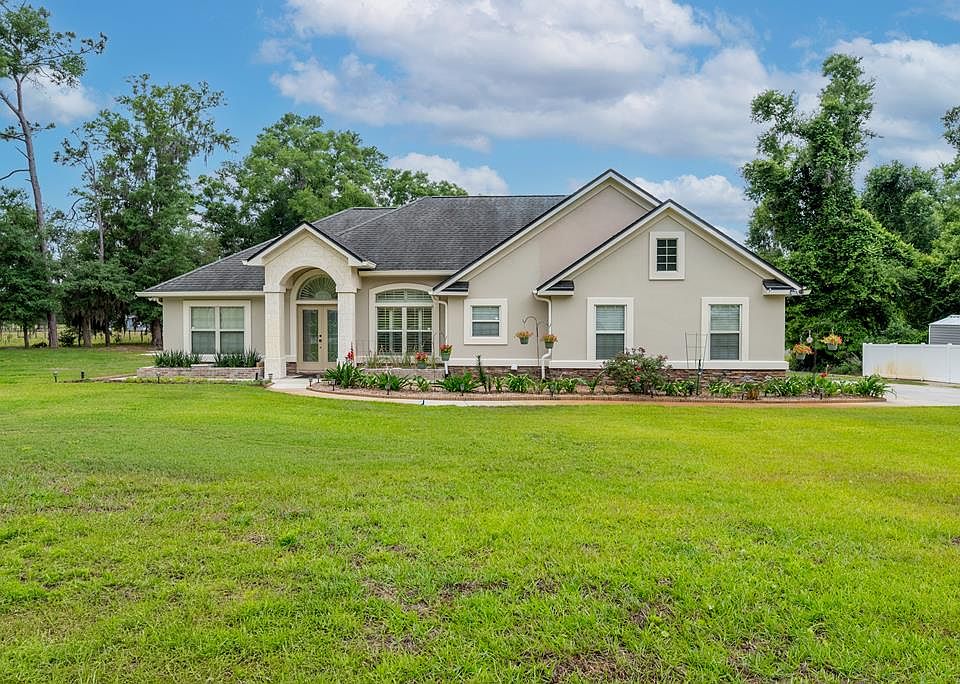 1st image of 376 SW Fieldstone Court