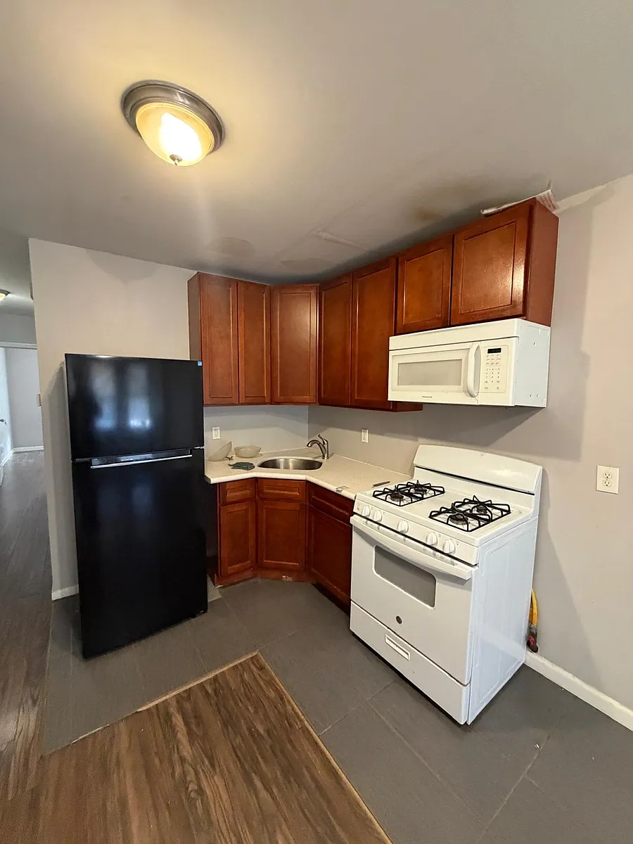 Building Photo - 235 Halsted St #A