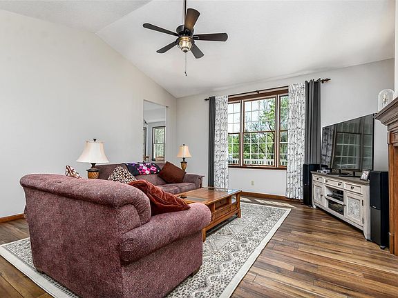 5th image of 103 Kingsbrooke Blvd