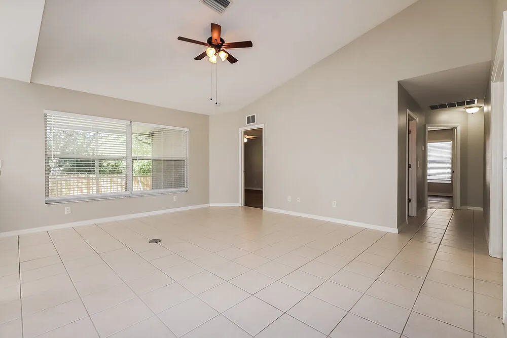 4 bed, 2.0 bath, 1586 sqft, $2,315 — Photo 3
