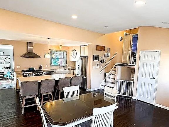 4th image of 12 Weiss Place