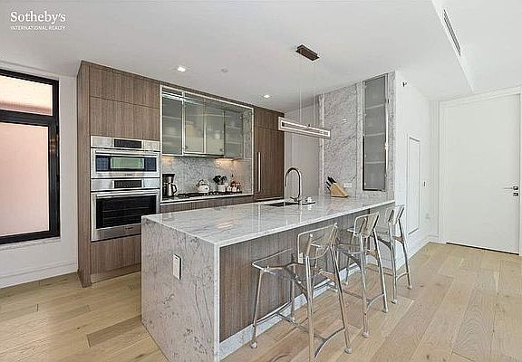 4th image of 181 E 28th St #801