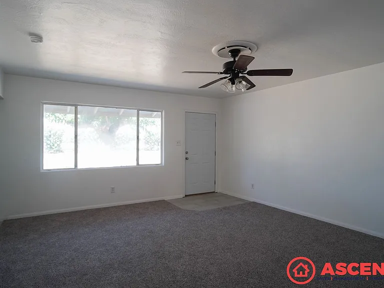 25428 Barbara St — Photo 4