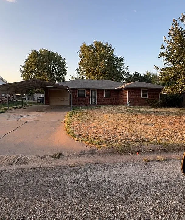 706 Chisholm Trl