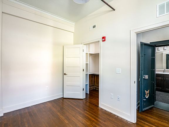 5th image of 875 Michigan Ave #201