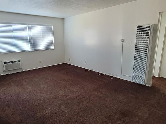 4th image of 3010 Vineland Ave