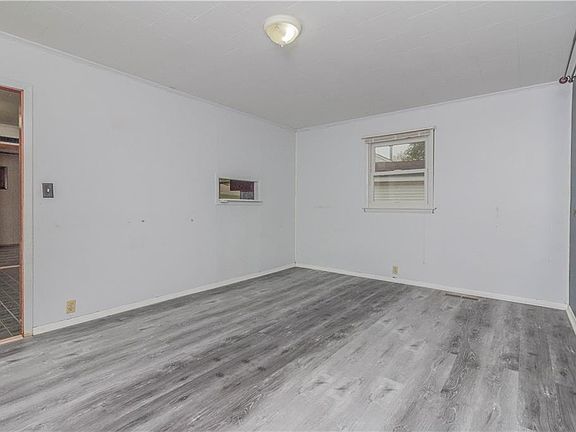 3rd image of 1109 Southlawn Dr