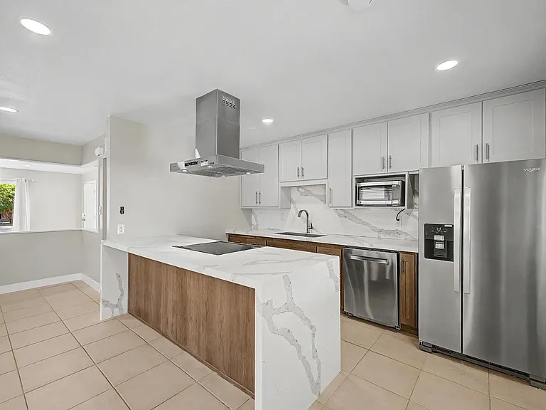8730 E Rancho Vista Dr — Photo 4