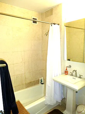 Rented by Manhattan Spaces | media 17