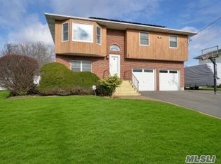 17 E Lincoln Ave, Massapequa, NY