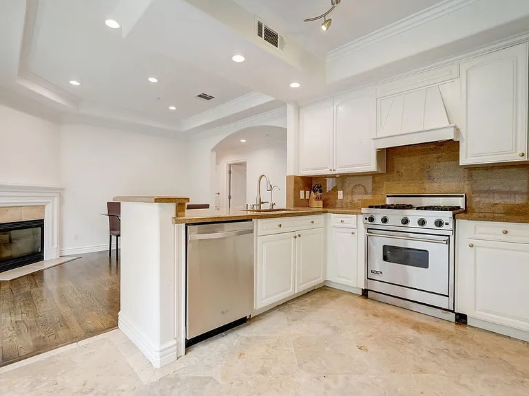 1741 S Bentley Ave #5 — Photo 6