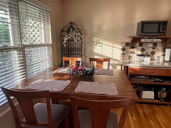 5th image of 2211 Summerlin St