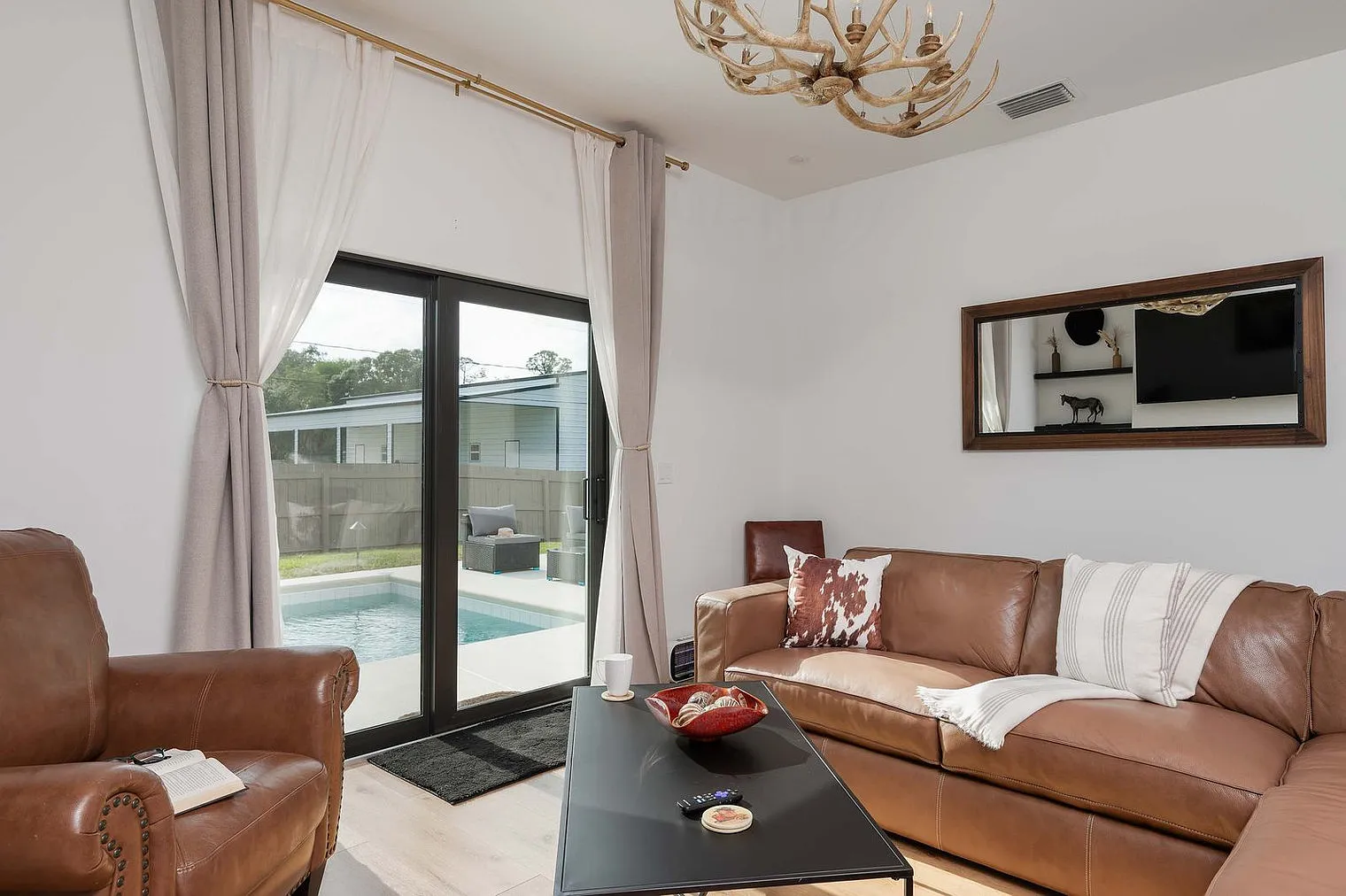 3 bed, 2.0 bath, 1248 sqft, $4,481 — Photo 3