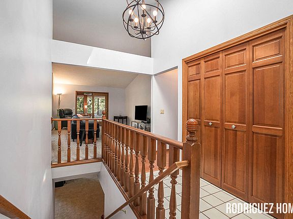 4th image of 2215 Covey Ct SE