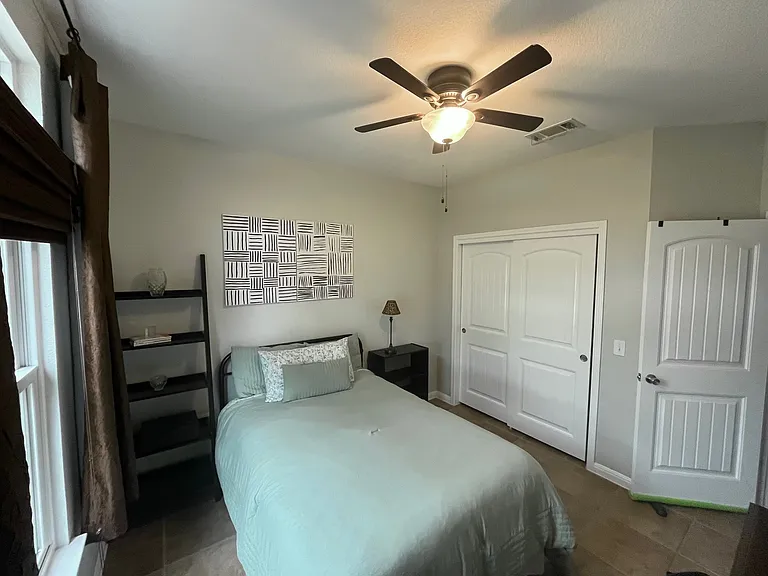 611 Newport Dr — Photo 15